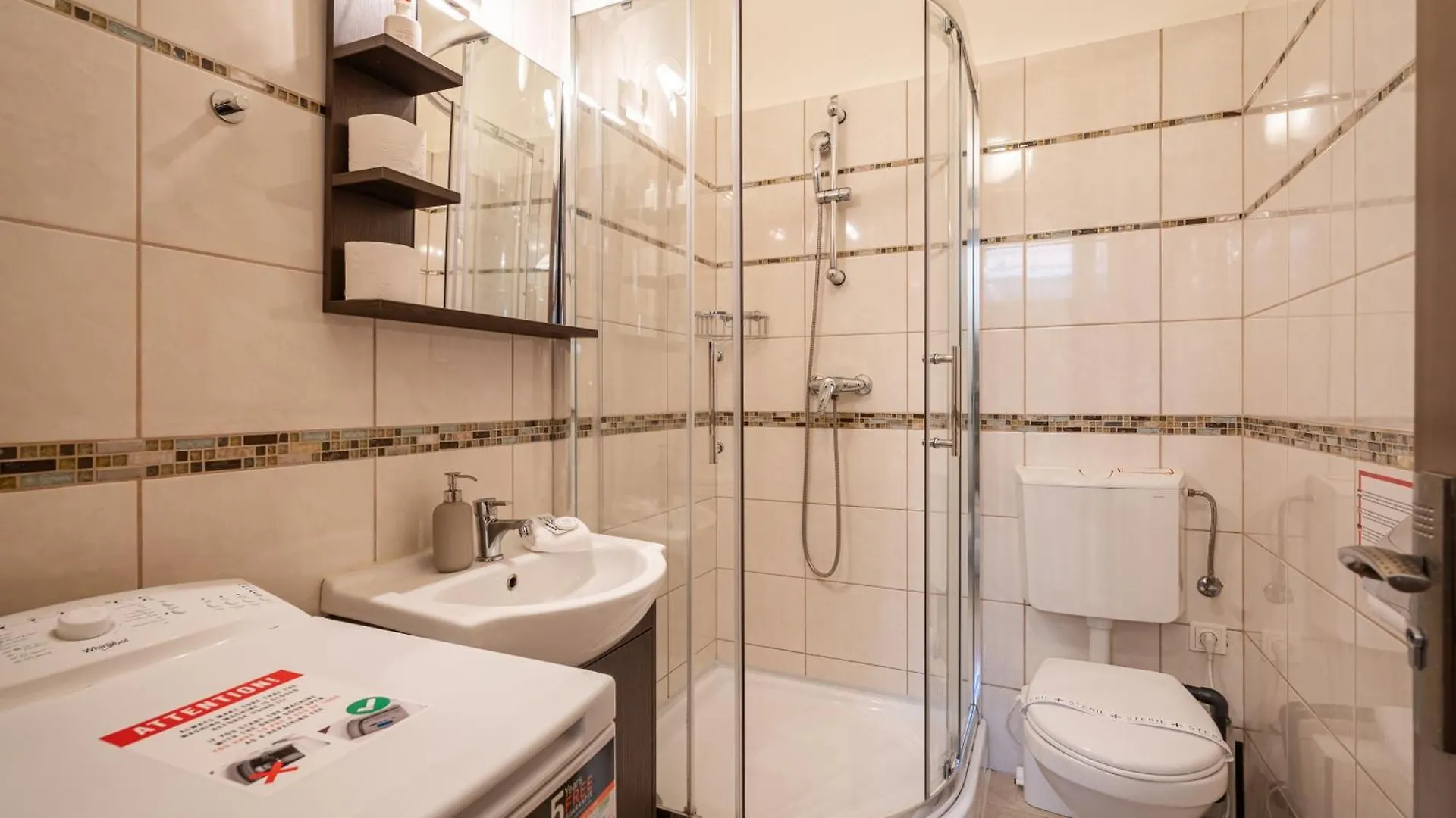 Rumbach Studio With Mezzanine Boedapest Appartement