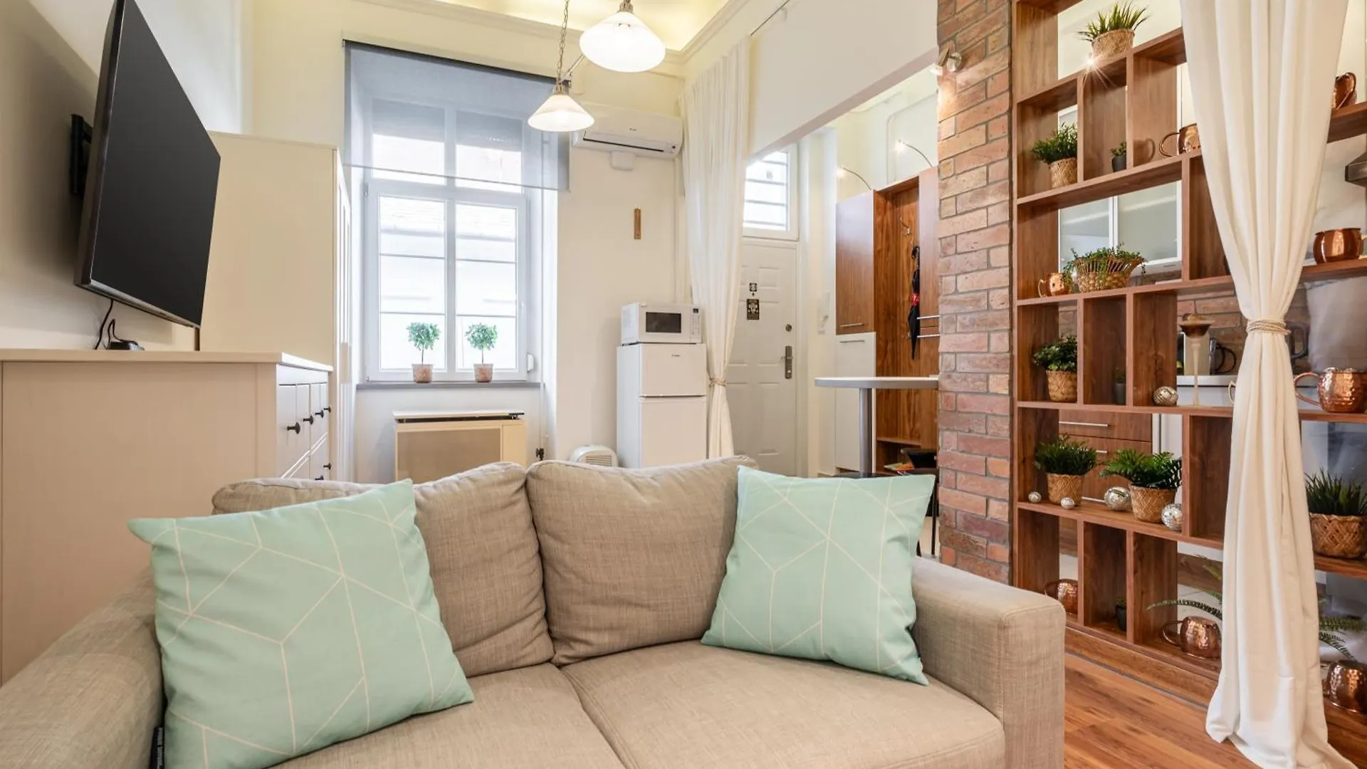Rumbach Studio With Mezzanine Boedapest Appartement